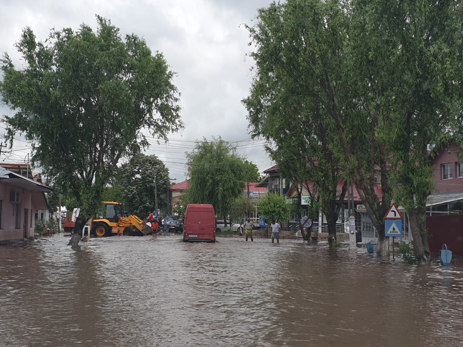 Vremea rea face ravagii Teleorman: aproximativ 60 de gospodării afectate și un de drum european inundat – Ziarul Liber in Teleorman