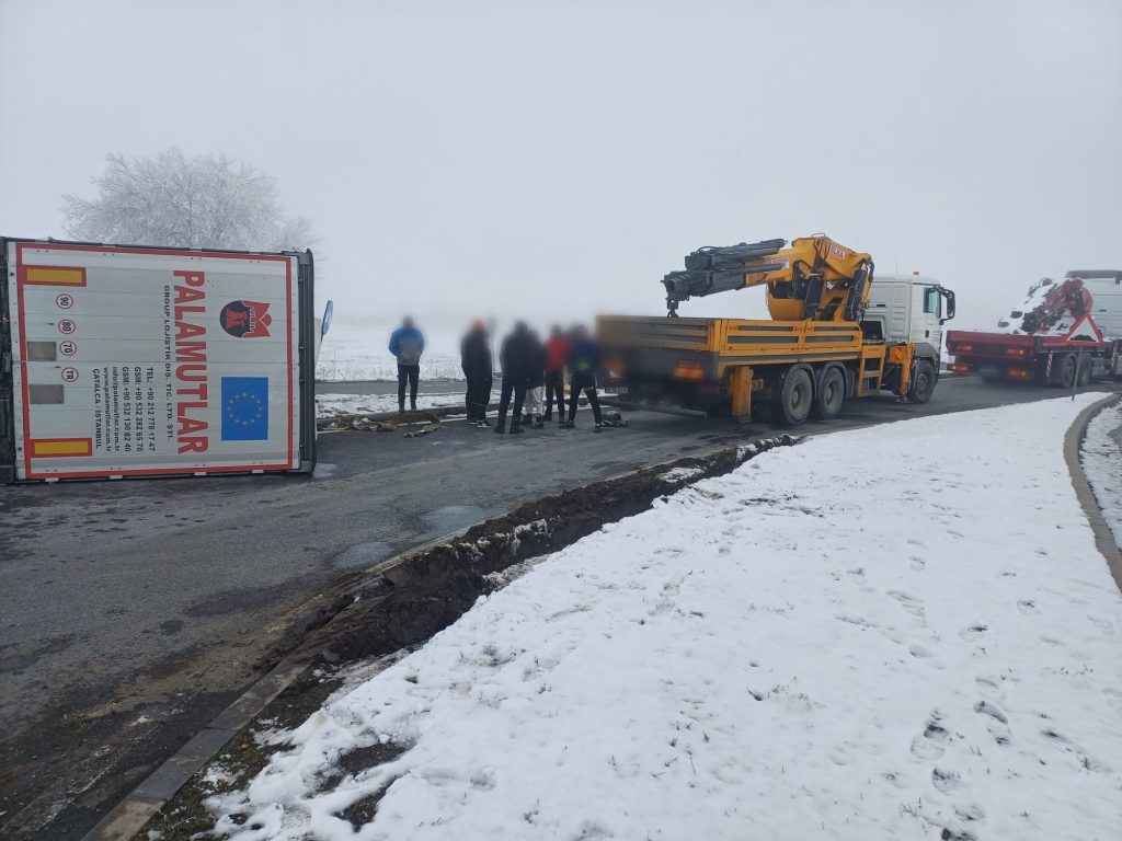 Circulația rutieră pe DJ 503, închisă temporar, în zona Mănăstirii Pantocrator - 